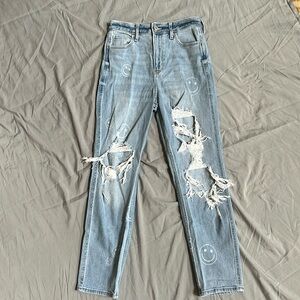 Hollister Ultra High Rise Smiley Print Mom Jean